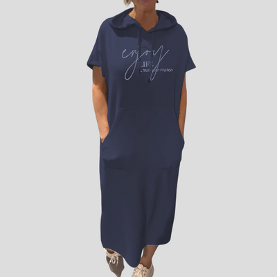 "ZUZANA | Pohodlné mikinové šaty s kapucí" could be rephrased as: "ZUZANA | Komfortní mikinové šaty s kapucí".