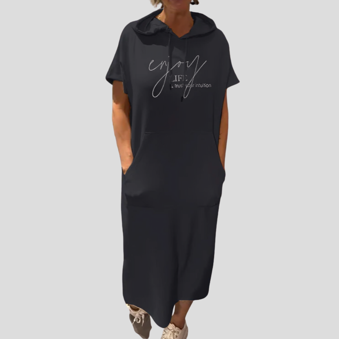 "ZUZANA | Pohodlné mikinové šaty s kapucí" could be rephrased as: "ZUZANA | Komfortní mikinové šaty s kapucí".