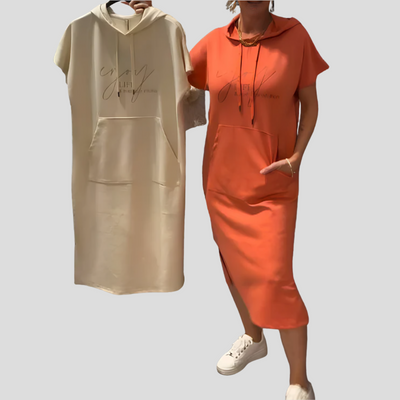 "ZUZANA | Pohodlné mikinové šaty s kapucí" could be rephrased as: "ZUZANA | Komfortní mikinové šaty s kapucí".