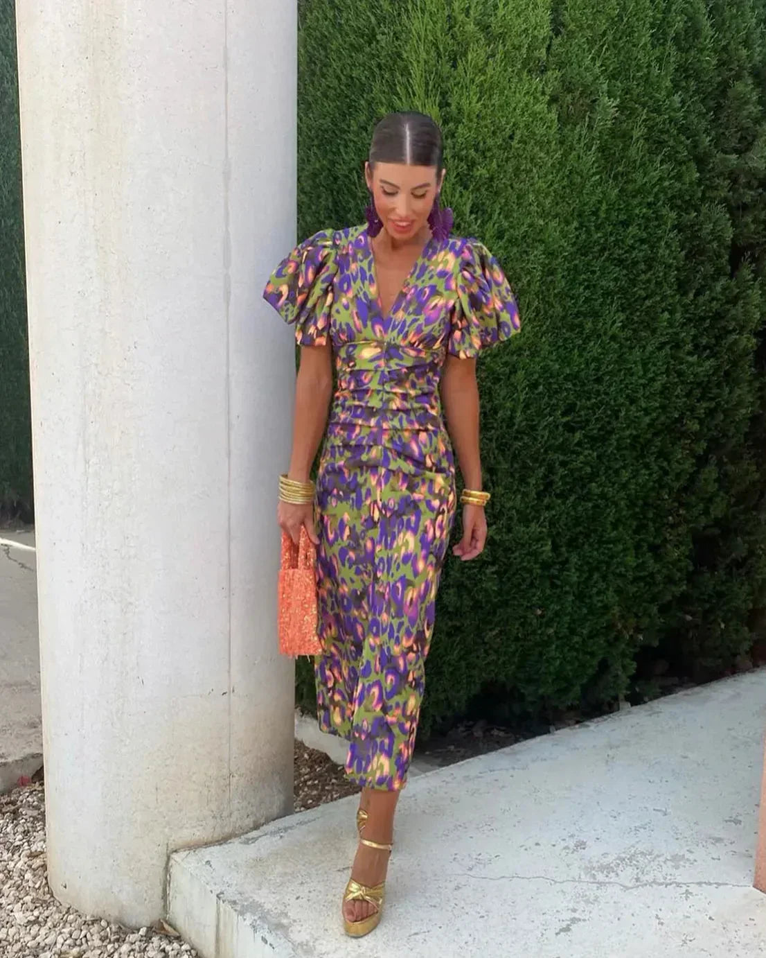 SIMONA | Elegantní šaty s výstřihem do V a balónovými rukávy