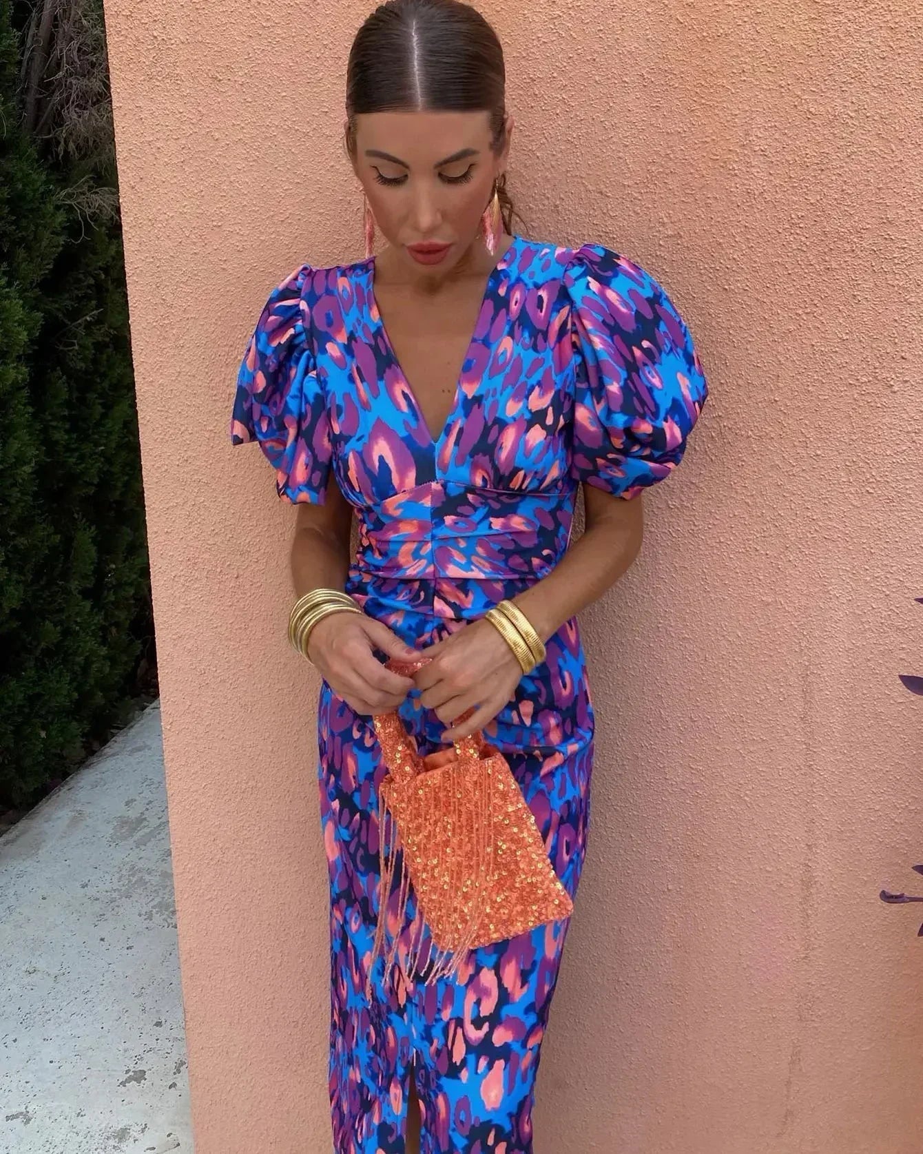 SIMONA | Elegantní šaty s výstřihem do V a balónovými rukávy