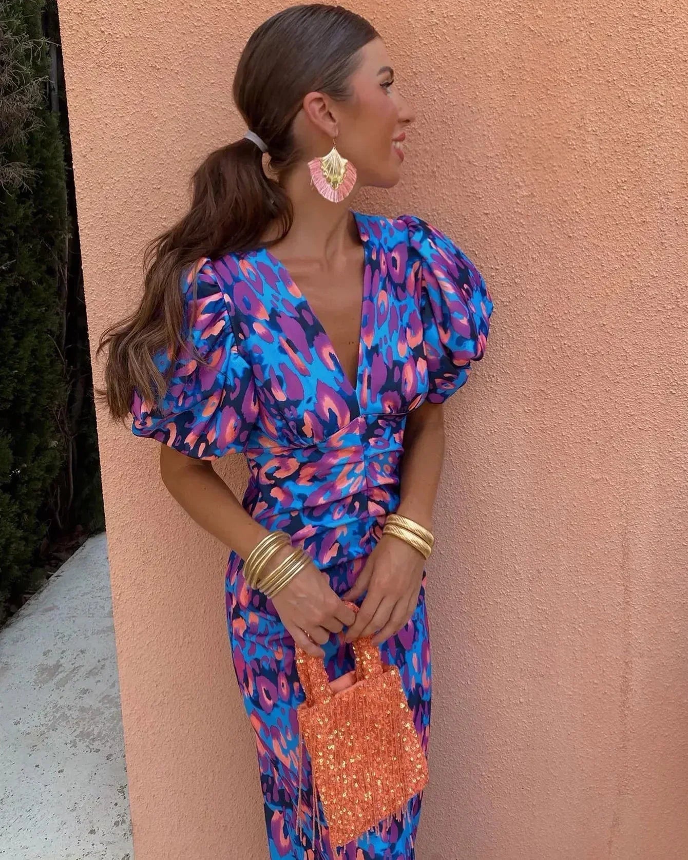 SIMONA | Elegantní šaty s výstřihem do V a balónovými rukávy